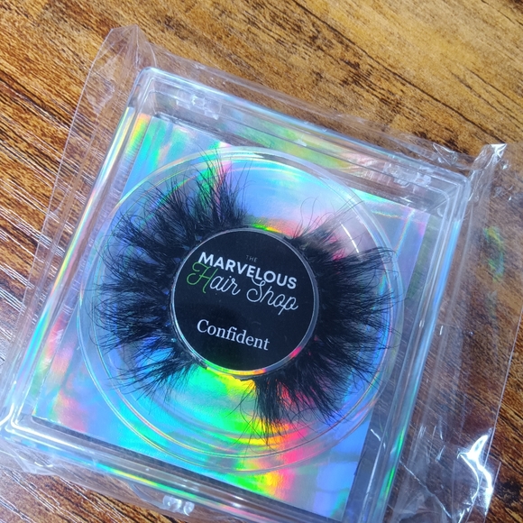 20mm Mink Lashes - Picture 3 of 3